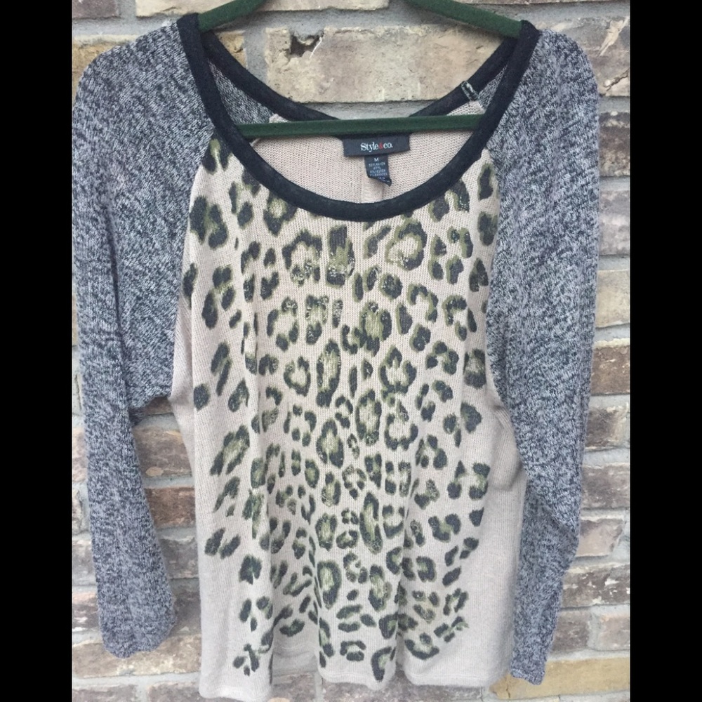 Light weight sweater